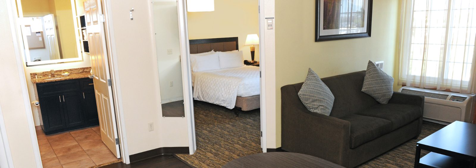 Candlewood Suites Santa Maria guestroom